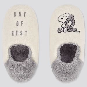 WOMEN PEANUTS HOLIDAY COLLECTION FLEECE SLIPPERS